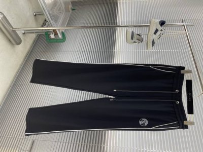 驴牌 2025铜氨丝莫代尔空气层春夏休闲裤 美学的焕新诠释,演绎浓郁的格调型时尚风范,细节感和设计感强悍.经典品牌标识做为色彩搭配,演绎经典的品牌时尚,为整体造