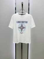 lv2025夏季新款短袖T恤，个性艺术系列全网独家首发 百搭款细节处理完美纯棉面料十分精致 原版面料 网红明星同款高版本 高品质手感非常舒服 时尚又个性 超级百
