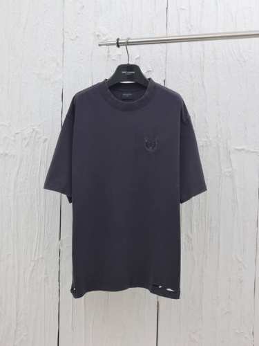 Balenciag* 巴黎Blcg 25闪粉麦穗圆领短袖 采用15S精棉平纹，正面饰以闪亮艺术作品印花，金沙闪粉印花是在面料表面形成金属质感闪光效果的装饰工艺，
