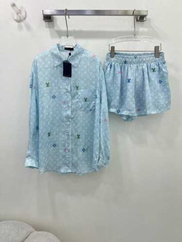 p300Louis Vuitt*N25春夏新款防嗮套装！ 非常好看的颜色 马卡龙 满幅老花字母Logo印花图案 夏日氛围感拉满 30D面料透气又不闷热 高完全不