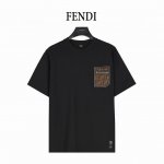 fendi 芬迪 皮革饰边拉链口袋短袖T恤 区别市面通货，顶级版本，官网同步。口袋饰边采用皮革， 滑板风 T 恤，胸前拉链口袋。圆领短袖。黑色棉质平纹布材质。