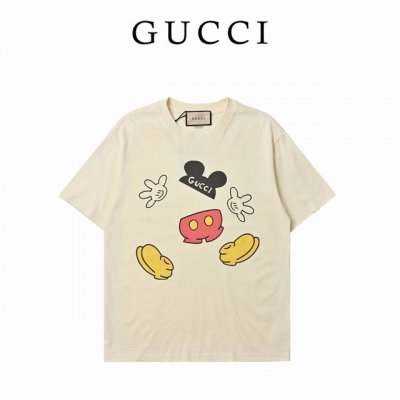Gucci 古驰 米老鼠重工艺短袖T恤 选用客供定制针织100%纯棉面打造,面料手感细腻，厚实有质感的纯棉布，高密度的机织工艺，如棉絮般柔紧致舒适，有挺括感，上