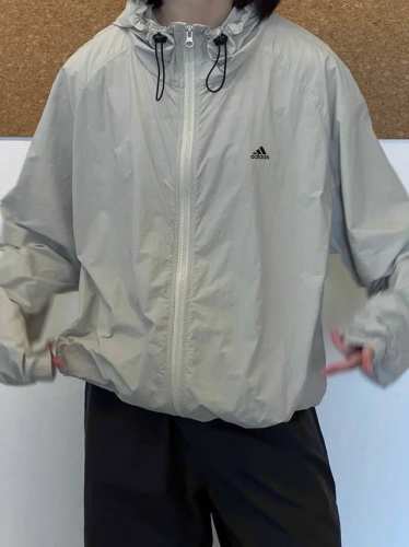 adidas阿迪达斯 冷调灰重磅高品质宽松防晒衣冲锋衣连帽运动拉链抽绳机能落肩外套情侣款 Color: 灰色 Size: M-Xl M 胸围 衣长70 Cm L