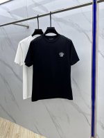 p230 Versace·范思哲 2025春夏新款美杜莎刺绣短袖，高版本，专柜同步！独特的美扗莎头像，很有辨识度，超级有质感！叠穿打底就很有博主范儿了 ，低调有