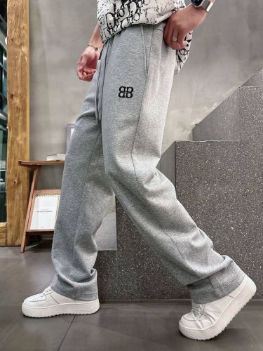 巴黎世家 2025夏季新款铜氨丝莫代尔空气层休闲卫裤，裤身上刺绣标志性品牌标识，客供定制品牌刻印五金配件，彰显品牌格调，100%进口面料精心打造，柔软舒适透气，