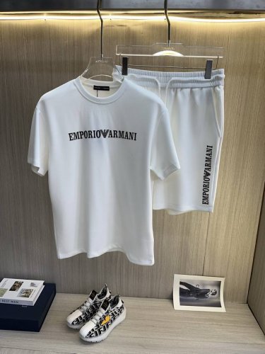 armani阿玛尼 2025新款套装采用客供独家进口定制面料，面料表面非常有质感显而易见，上身透气轻薄十分舒适，细节处彰显设计特色与精湛工艺，整体细节美妙绝伦！