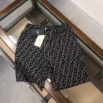 Fendi 芬迪 23年最新款满印Logo短裤！毋庸置疑的街头热门单品，经典的元素更是品牌的时髦代表，夏天来临之际怎么能少的了这款神裤呢！此款短裤取材于客供优质
