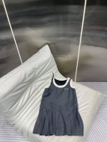 Miumi*25早春新款上新！ 灰色拼接低圆领无袖背心无袖连衣裙～单穿叠穿都非常的好看又百搭！透气舒适下摆压褶形成的视觉效果上身整个显瘦又高级~上身超级遮肉 显