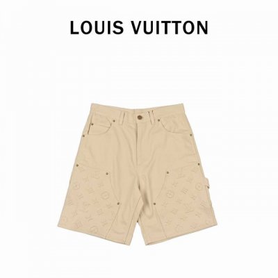 louis Vuitton路易威登工装牛仔短裤裤 Lv Monogram 工装牛仔裤本款工装牛仔裤囊括妙趣细节:Monogram 元素点缀口袋，锤子固定环呈现L