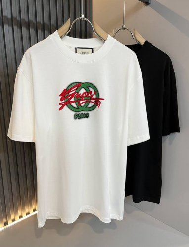 Gucc*古家 2025春夏系列基础圆领套头短袖T恤，男女同情侣款休闲宽松棉质圆领短袖T恤衫！贸易公司渠道稀出，同步官网发售 ！ 2025春夏最新系列，经典时尚