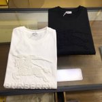 新品 Burber...Y 下单报身高体重S-2Xl 25春夏季新款短袖圆领T恤衫 材质讲究整体的设计颇具时尚感 今天推荐他家百搭经典款 胸前品牌Logo设计