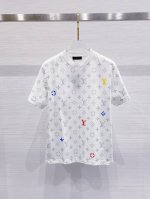 lv 2025早春新款男女同款短袖T恤，！定制专属纯棉面料，定制原版工艺螺纹，胸前重工字母Logo工艺设计！简约大方，从容百搭，档次极高，完美融入时尚还有风情感