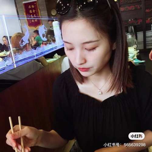 代购级别 喜哥同款 经典 凯莉 原版 爱马仕 包包项链，很多人只知道爱马仕的包包，却不知道爱马仕的项链也很精美，终于借到正品做出来和K金一样品质的牛货啦！高端定