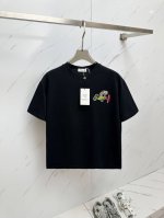 Gucci 25专柜同步最新款 春夏新款男女同款短袖T恤 专柜同步发售 定制专属纯棉面料 定制原版工艺螺纹 胸前重工字母Logo工艺设计 简约大方 从容百搭 档