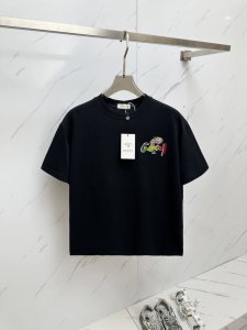 Gucci 25专柜同步最新款 春夏新款男女同款短袖T恤 专柜同步发售 定制专属纯棉面料 定制原版工艺螺纹 胸前重工字母Logo工艺设计 简约大方 从容百搭 档