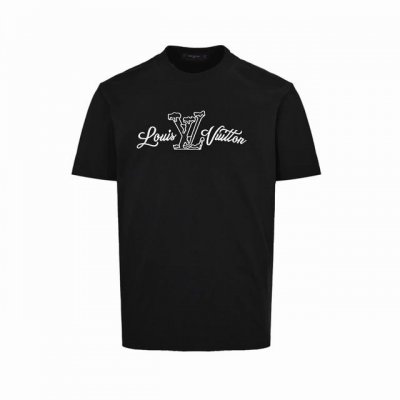 louis Vuitton 路易威登 25Ss 刺绣Logo短袖 面料采用260克重精梳棉 定制32支2*2螺纹 成衣经过水洗舒适亲肤无异感 胸口采用刺绣工艺的