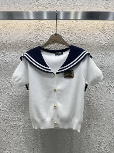 上新 款号:82632 miumi 25夏季新款海军风减龄针织短袖