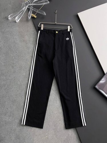 guci X Adias联名款，侧边织带刺绣Logo款长裤系列，采用420G双股卫衣面料定制而成，做工精致，所有辅料配件专门开模定制，费时费工，采用高支数高密度