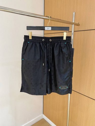 新品 Lv 男士精品休闲裤顶级面料休闲短裤 最新款上身版型无敌正绝对可以闭眼收的一款此款裤子非常百搭，弹力腰围,日常上班户外运动都可以穿着，是时尚休闲与户外运动