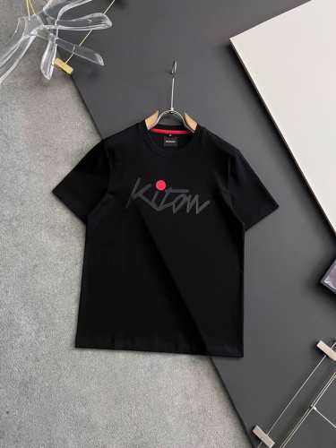kiton* 25春夏新款顶级莫代尔混纺超弹轻柔T恤，男士高端极简都市短袖。意大利同渠道稀有订单，精英级男士必备的顶奢品牌，胸前凹凸压纹Logo点缀，极简的衣身