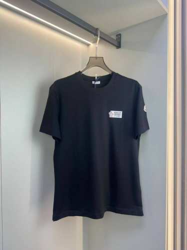 Moncler 25Ss新款 精选百分之百新疆长绒棉面料，立体裁剪，纯棉材质穿在身上柔软舒适，亲肤透气，水洗不变形， 细节之处尽显高级， 胸前Moncler标志