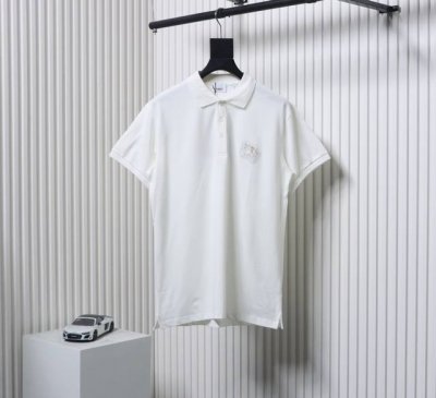 Burberry 巴宝莉 25Ss 镂空战马polo短袖 选用棉质珠地网眼布打造，定制材质260G长绒棉。衣领为双系统提花定织扁机制成，有弹性，不变形。衣服全部