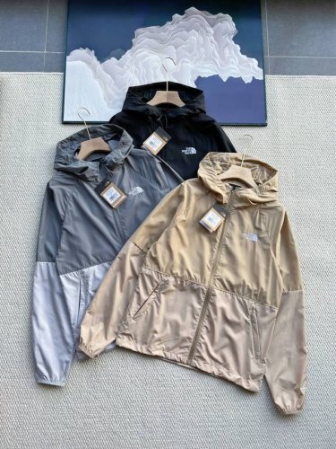 the North Face北面三色爆款连帽防晒衣皮肤衣 专柜同款四面弹皮肤衣男女同款 采用经典Upf四十 面料制成的运动连帽上衣 面料顺滑挺阔 横条肌理感 且