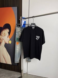 迪奥2025夏季新品短袖T恤 一比一原版印花刺绣.三标齐 简约百搭款 纯棉面料.穿着透气舒适 黑白两色 微阔版型.男女同款 码数 S-Xxl