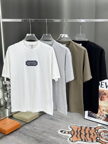Dior 25S新款潮牌T恤.男女同款～高温立体烫画工艺.立体感满满.定制230G纯棉面料.质感极好.舒适透气.微扩版型设计.舒适百搭～码数：S-3Xl微扩版型