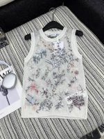 爆款现货 原单品质 Dio* 25新品刺绣针织背心 精致常规版型上身巨显瘦 定制重工工艺 低调奢华 时髦精必备单品解锁所有穿搭 认准我家品质 经典单品时髦又高级