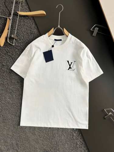 驴牌25早春新款经典字母Logo镂空贴布刺绣元素设计 圆领短袖T恤 官网专柜同步在售系列，短袖单品里面不可多得的一件利器，全新元素贴布拼接围边刺绣工艺Logo字