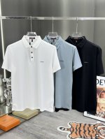 普拉达 2025春夏新品发售！男士夏季商务休闲翻领polo短袖T恤，此款为顶级四面弹氨纶面料，透气舒适设计元素非常好看，每一处的细节都是相当的精致跟不俗，上身大