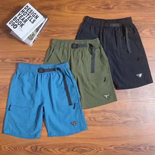 颜色：黑色 军绿色 湖蓝色 尺码：L-5Xl 详情见图9 prada 普拉达 夏季新款速干工装纯色休闲运动短裤！松紧腰织带设计，铭牌小徽标装饰！运动拉链口袋！