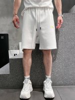 芬迪 2025春夏新款休闲短裤！官网同步发售。定制品牌经典Logo，定制面料，舒适度极好，手触感强烈。辨识度极高，完美品相工艺。 尺码：M-3Xl