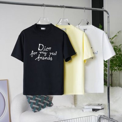 p150 高版本 dior 25Ss300G高工艺制作 经典配色T恤新品！！款式相当的青春活力，朝气澎湃！！新一季主打的小熊系列，采用一级印烫的高规格标准.色调