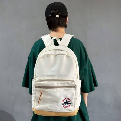 紫色便宜30元 Converse匡威撞色拼接双肩包单肩包学生书包男女情侣款 包包采用牛津布料材质定制耐磨耐用 容量也大内置电脑夹层。 颜色非常朴素非常百搭，简直
