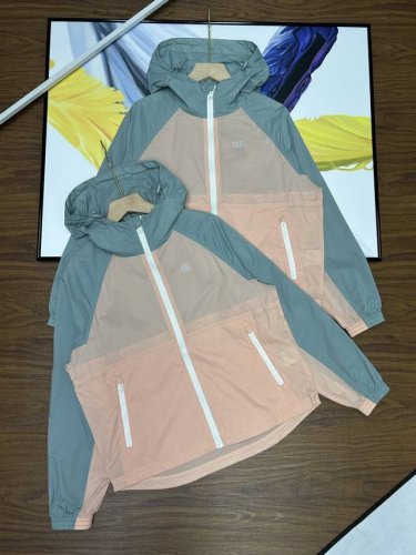 春夏新款女士风衣！Kolon Sport可隆女子Wind K防泼水运动撞色登山露营夹克外套上衣！可隆女连帽风衣薄款 可当防晒 夏新款Wind K撞色防风夹克防泼
