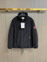 P590 蒙口 三标齐全 2025Ss冬季新款羽绒棉服外套，秀场新品品相非常完美，舒适保暖，色泽饱满诱人，非常出彩的设计，轻松将时髦感进阶，做工极为考究严谨，走