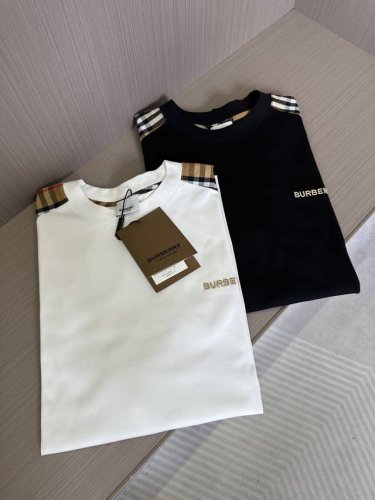 Bbr家25Ss春夏新款圆领短袖 定制纯棉材质 舒适透气 胸前金色品牌字母刺绣设计 肩膀两侧拼接经典格纹 时尚百搭 休闲单品 颜色 黑色 白色 码数 S-2Xl