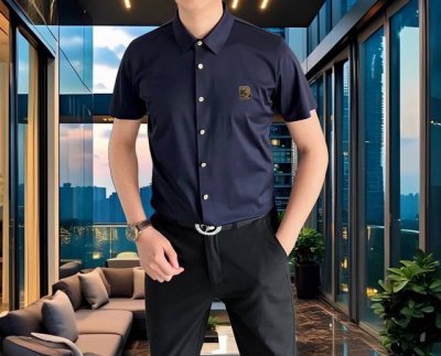 burbe** 巴宝莉2025春夏新款男士原单休闲短袖衬衫 官网同步发售 简洁时尚百搭 高端品质无缝切割包边 胸前后背立体印胶烫钻战马Logo图案设计 定制进口