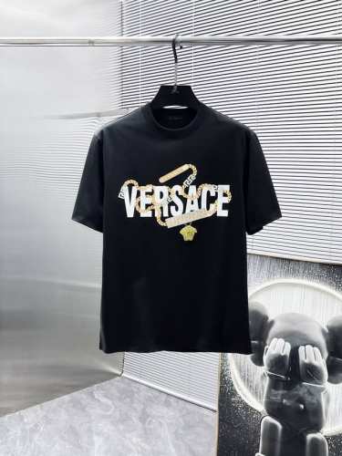 范思哲 Versace 2025Ss新款 半袖 体恤 短袖 圆领T恤，高端版本！专柜定制面料 透气舒适度高，细节无可挑剔，品牌元素设计理念，体现高品质。手感细腻
