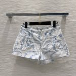 chane* 2025Ss新款 系列出品 又一款时尚达人的心头好！细节精致 每一件到手都是惊喜满溢 高级时装工艺 版型绝绝子 不挑身材 实用百搭 舒适与功能相结