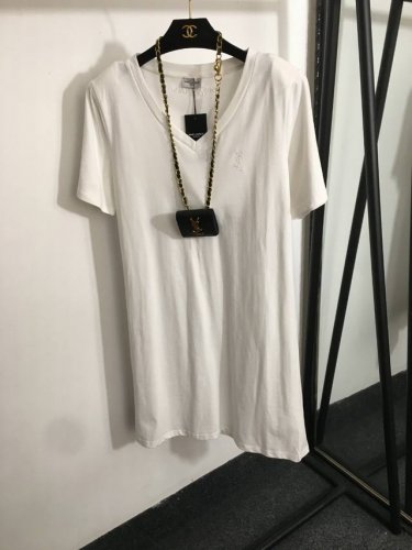 款号20251582 Ysl*新款 Logo刺绣 带垫肩V领短袖T恤连衣裙，配五金链条包，白色，咖色，黑色，Sml， M码；肩宽43，胸围106，袖长23，总长