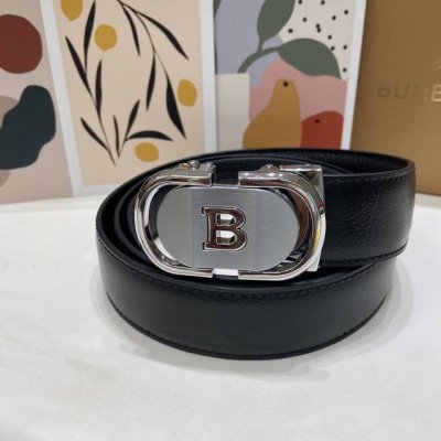 新品巴宝莉经典光版皮带，Logo银色自动头，大气且耐看，融合标志性设计的最新款！闪亮镀钯电镀，超高原单品质货，全套礼盒配专柜包装，采用两层皮原版面料，宽度3.5