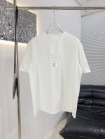 高品质 Acne 25Ss新款短袖T恤 采用高克重布料 面料采用优质100%全棉 克重260克.经典银色小笑脸银面印花工艺 不缩水不变形 上身阔挺效果极佳 且舒