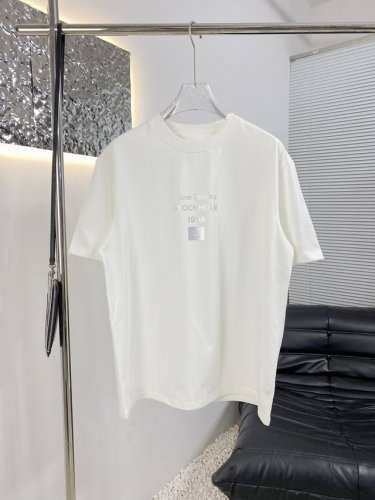 高品质 Acne 25Ss新款短袖T恤 采用高克重布料 面料采用优质100%全棉 克重260克.经典银色小笑脸银面印花工艺 不缩水不变形 上身阔挺效果极佳 且舒