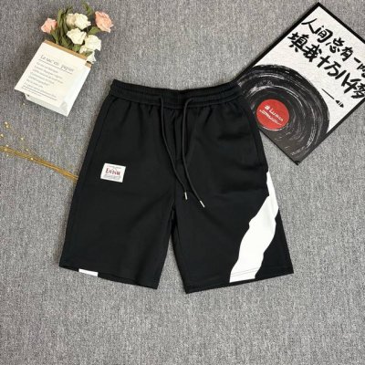 evisu 福神 笔刷式大M短裤卫裤 男女同款， 大M印花极具个性，出门不怕撞衫。 纯棉毛圈厚实面料，上身效果宽松休闲， 笔刷式的大M印花极具个性，出门不怕撞衫