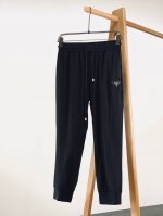 prada 普拉达 2025Ss春夏新品 时尚抽绳休闲裤 渠道精品 宽松体常规设计裁剪,兼具个性时尚范儿,与生俱来的不平凡 客供顶级梭织面料 极为细腻的油润质感
