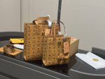 Mcm 原单升级款 琴谱包 Mcm ｜琴谱包｜新款 Mcm原高单品质最款新还可以斜挎哦，超洋气一的款。限量 小包包 大容量，喜欢的自留款 尺寸 大号27×29C