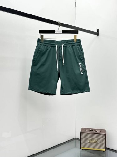 普拉达 2025春夏新款短裤 时尚休闲裤 品牌经典Logo ，舒适度极好，手触感强烈。辨识度极高 定制进口面料 色泽清新 做工精细 ～上身超赞 码数 M-4X